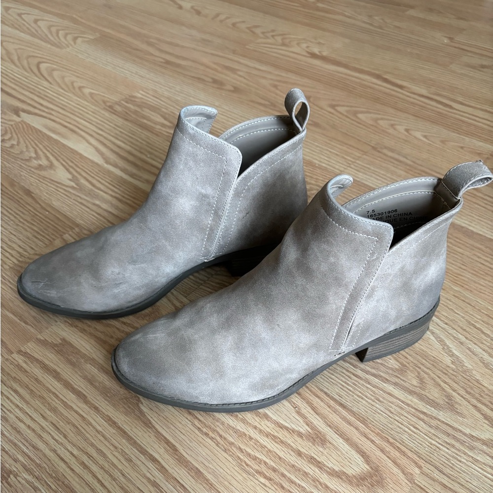 Trendy Faux Leather Ankle Boots in Beige | K&M - Picture 1 of 7